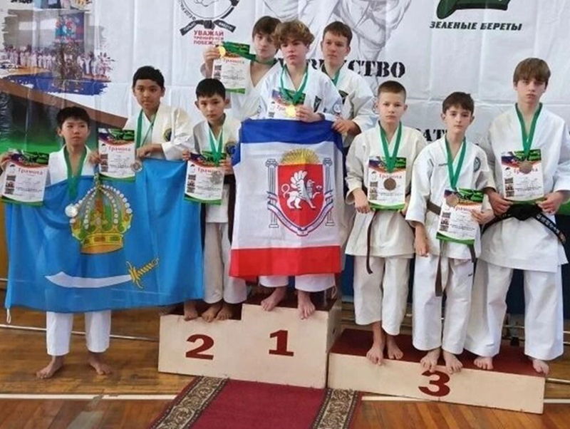 Золото Майкопа: волгодонские каратисты вывели сборную Дона на первое место в ЮФО