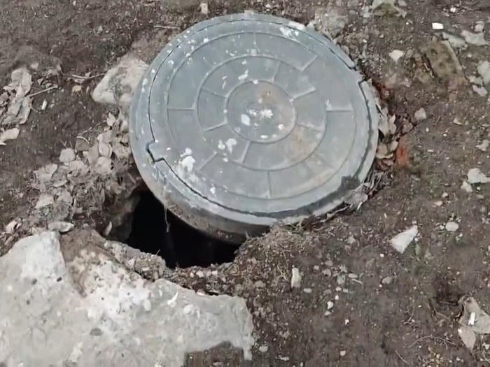 Ловушка на Морской: в Волгодонске проваливается люк с «сюрпризом» из арматуры