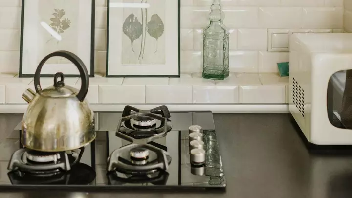 Блестящий результат: как избавить чайник от накипи подручными средствами