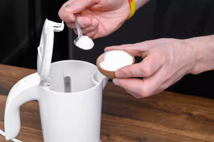 Блестящий результат: как избавить чайник от накипи подручными средствами