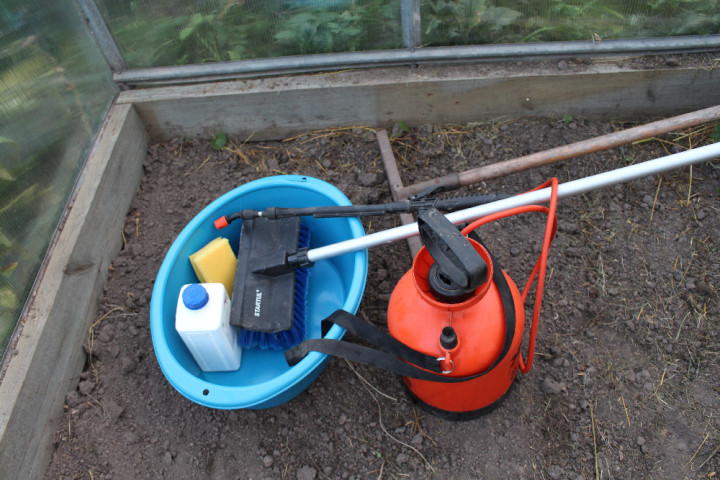 «Реанимация» теплицы: как подготовить закрытый грунт к новому сезону