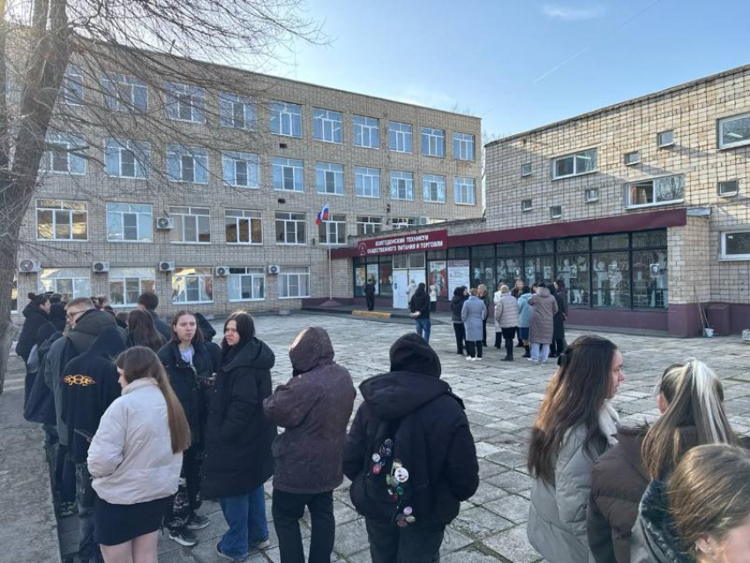 Утро в режиме ЧС: проверка техникума в Волгодонске завершена, угроз не обнаружено