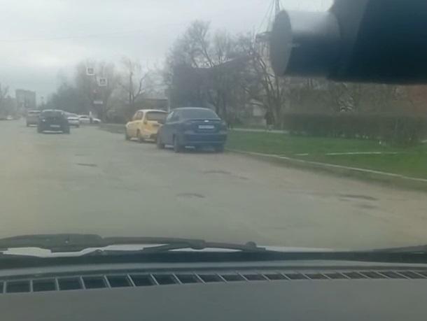 «Машину — сразу на СТО»: волгодонцы массово жалуются на дороги-убийцы после зимы