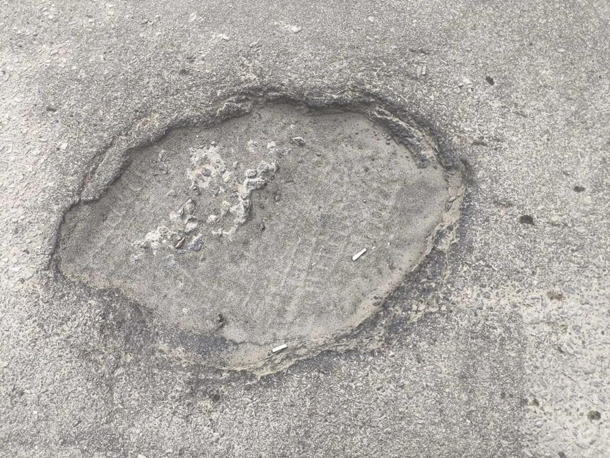 «Машину — сразу на СТО»: волгодонцы массово жалуются на дороги-убийцы после зимы