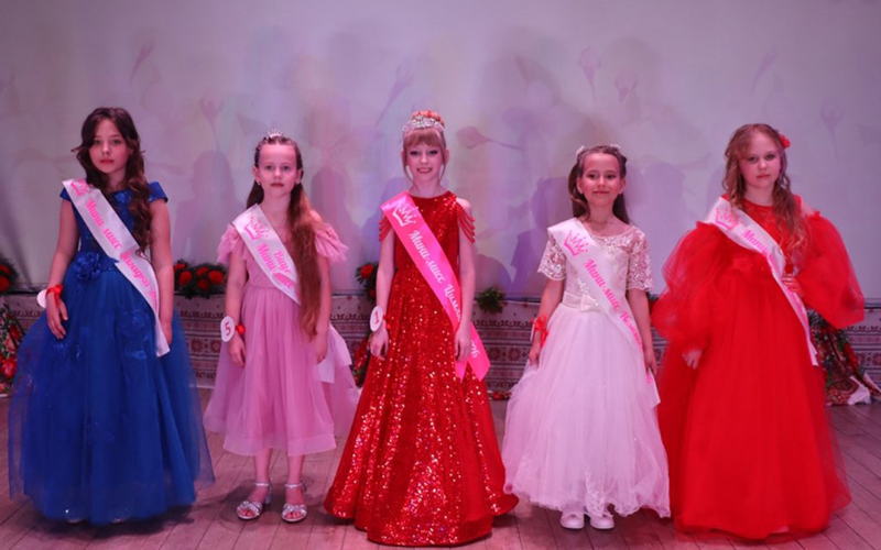 Звездный час маленьких принцесс: в Цимлянске прошел юбилейный конкурс «Мини-мисс-2026»